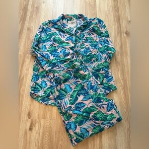 Printfresh pajamas in size xl. Has long sleeves and long pants.